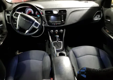 2013 Chrysler 200 Touring z USA, uszkodzony, nr VIN 1C3CCBBG2DN737353